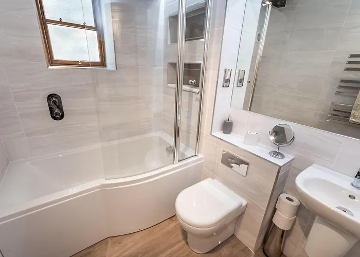 Bridge House 2 كيسويك