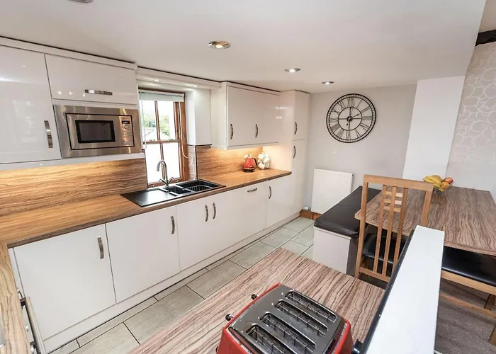 Bridge House 2 كيسويك