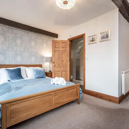 Holiday home Bridge House 2 *